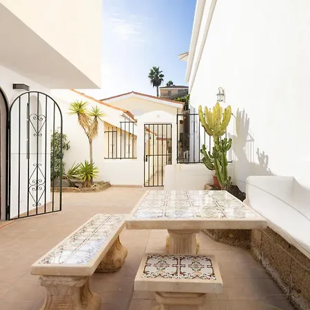 Americas Tenerife Sur فيلة